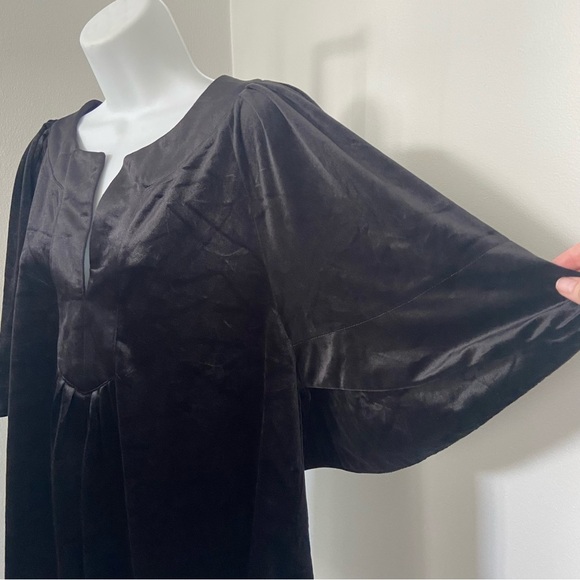 Pomander Place Finley Velvet Flutter Sleeve Top Tuckernuck size XL - Picture 5 of 12
